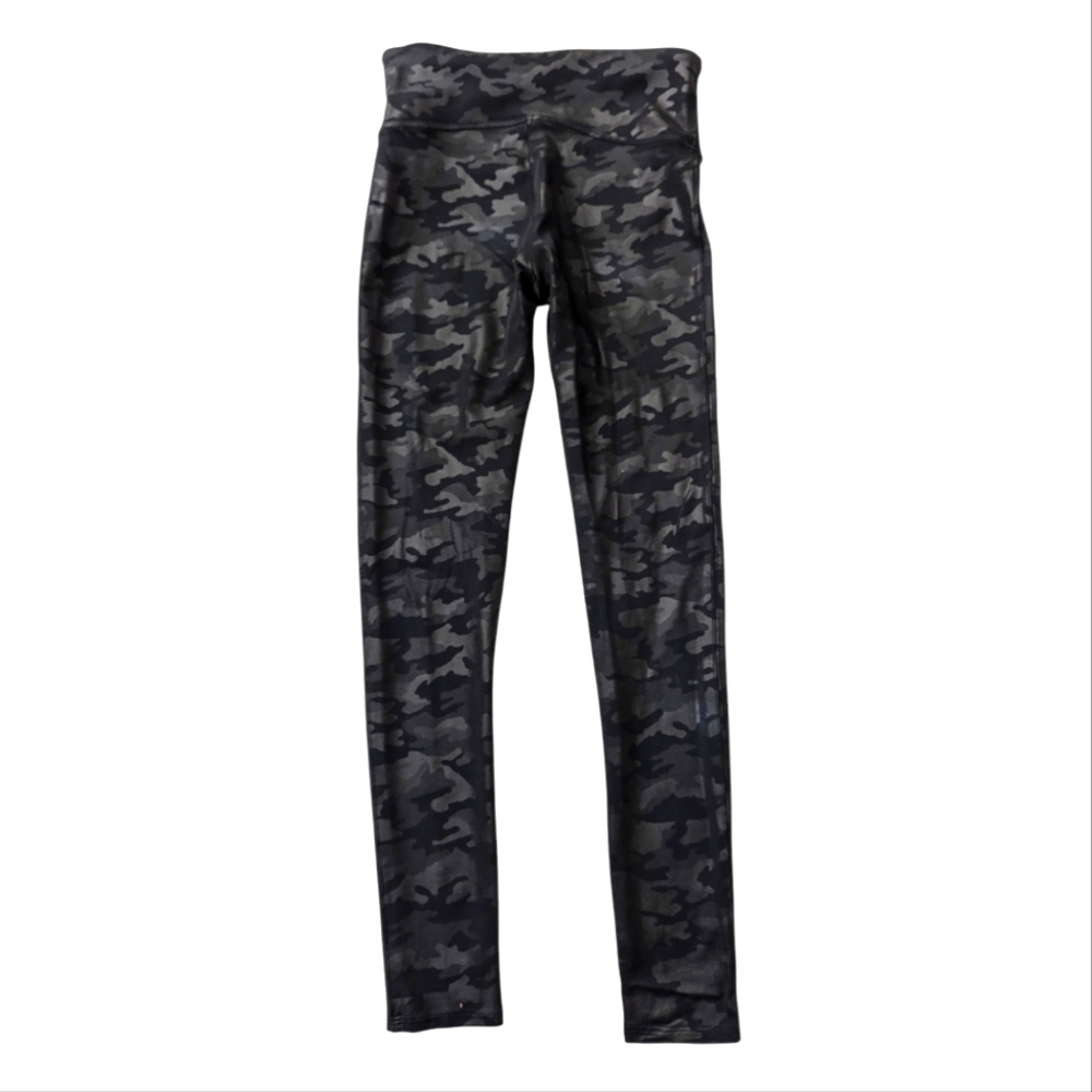 SPANX Faux Leather Camo Leggings Size Medium Petite - Picture 3 of 12